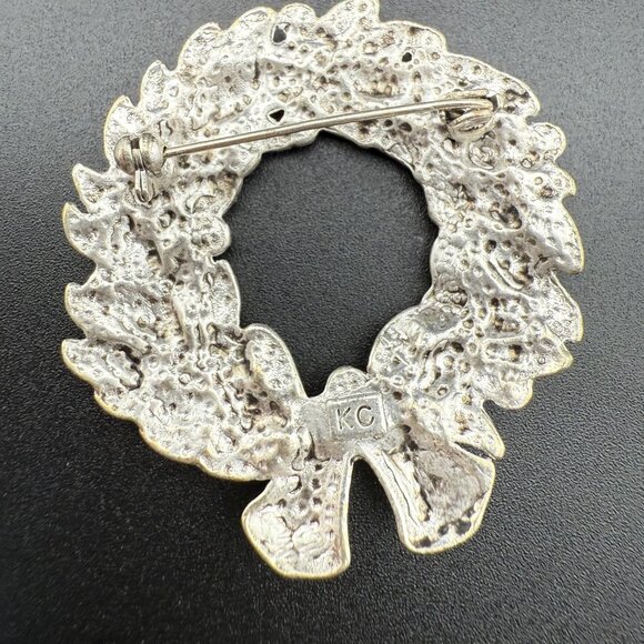 Vintage Christmas Wreath Brooch Pin With Red Rhinestones Green Enamel Bow KC Sig - Picture 2 of 4